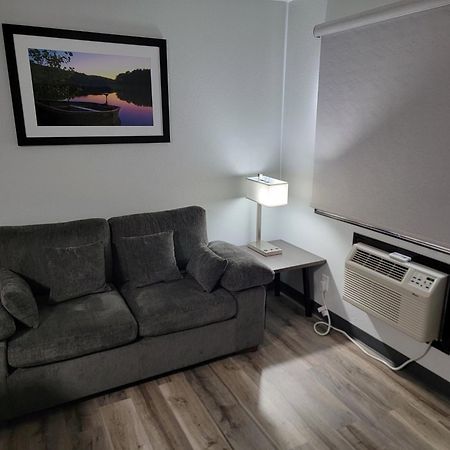 Americas Best Value Inn And Suites Bismarck Esterno foto