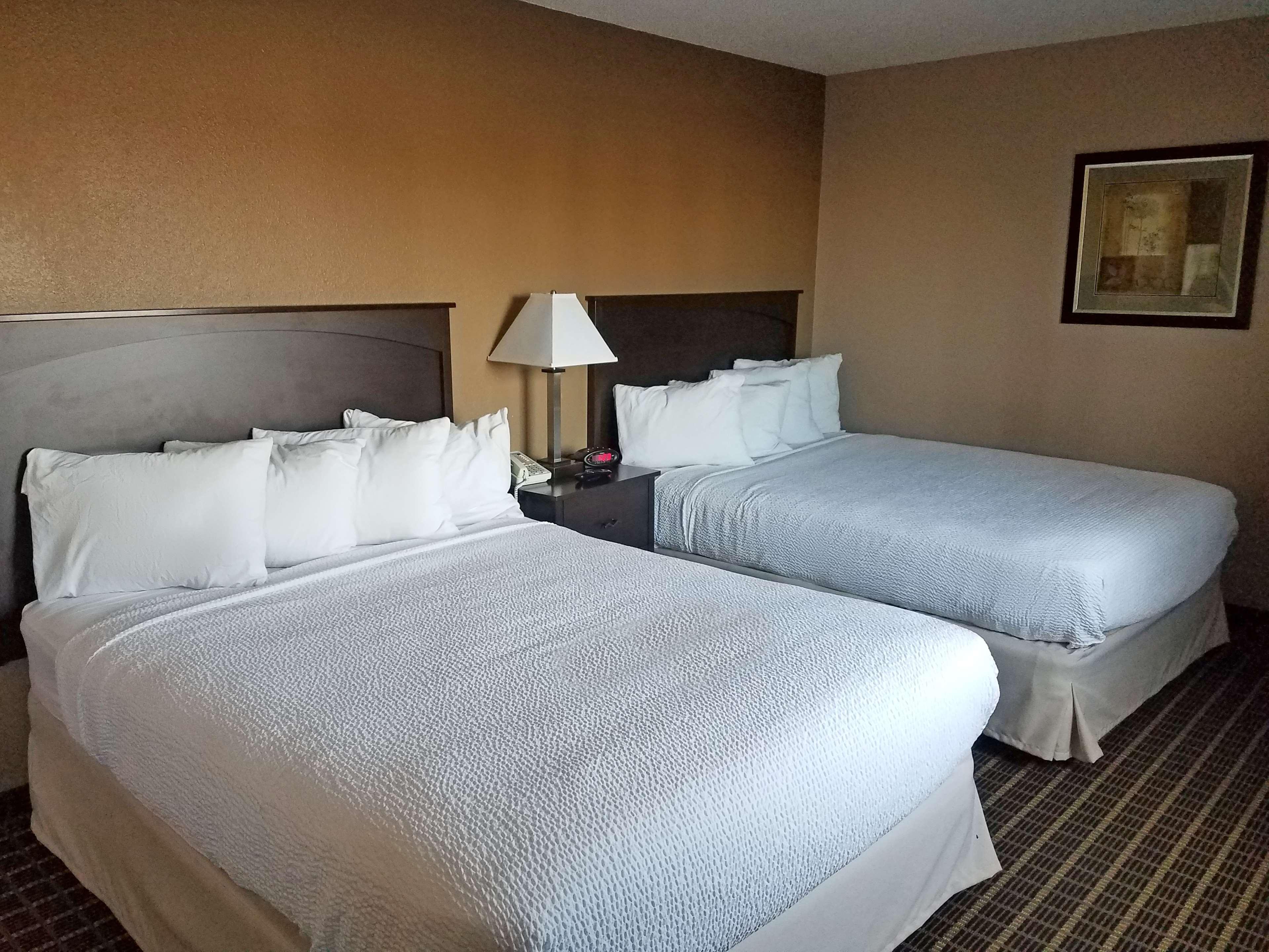 Americas Best Value Inn And Suites Bismarck Esterno foto