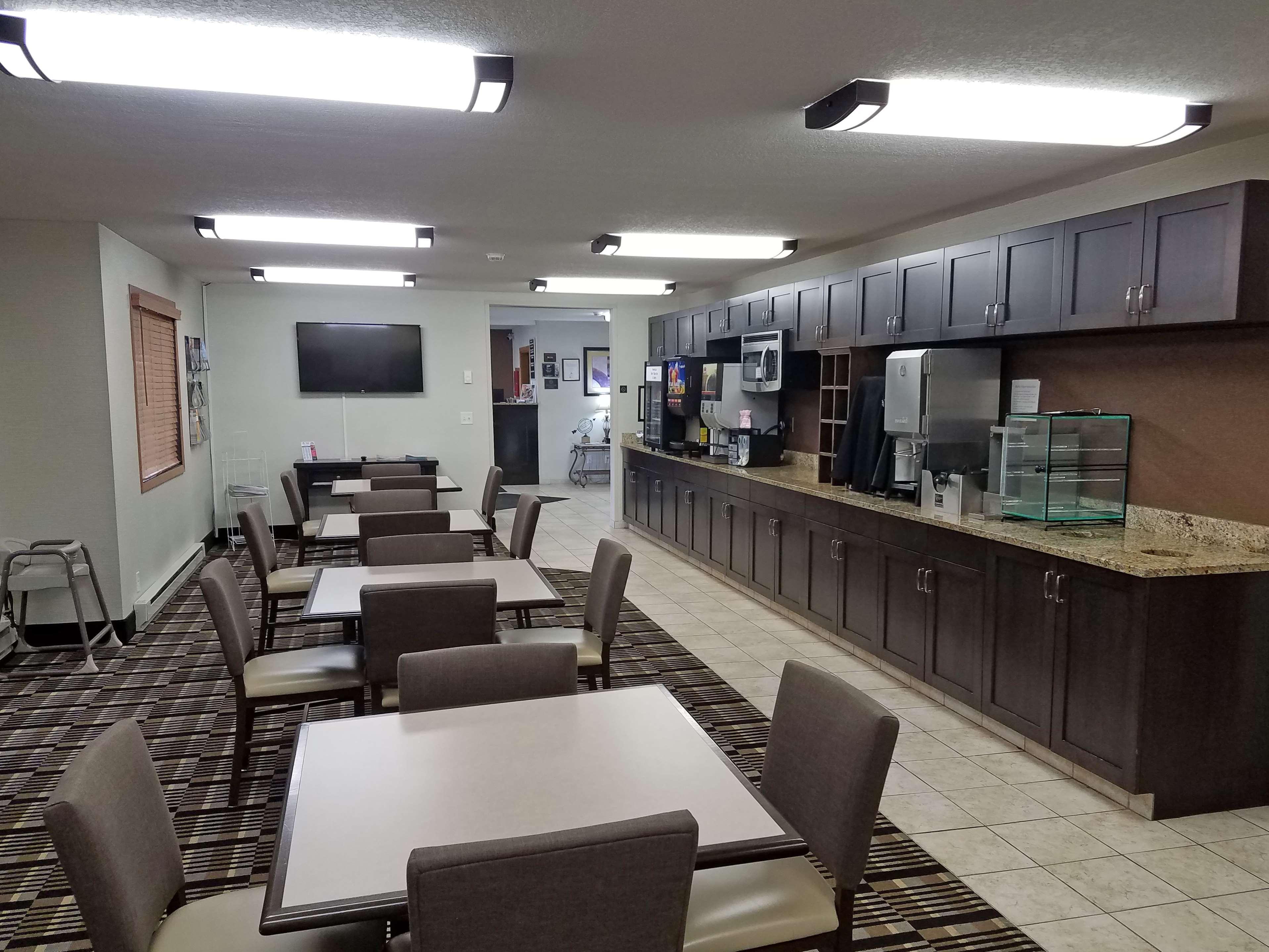Americas Best Value Inn And Suites Bismarck Esterno foto