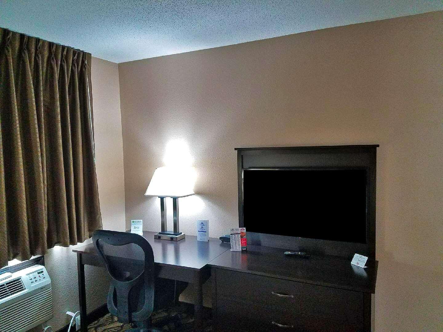 Americas Best Value Inn And Suites Bismarck Esterno foto