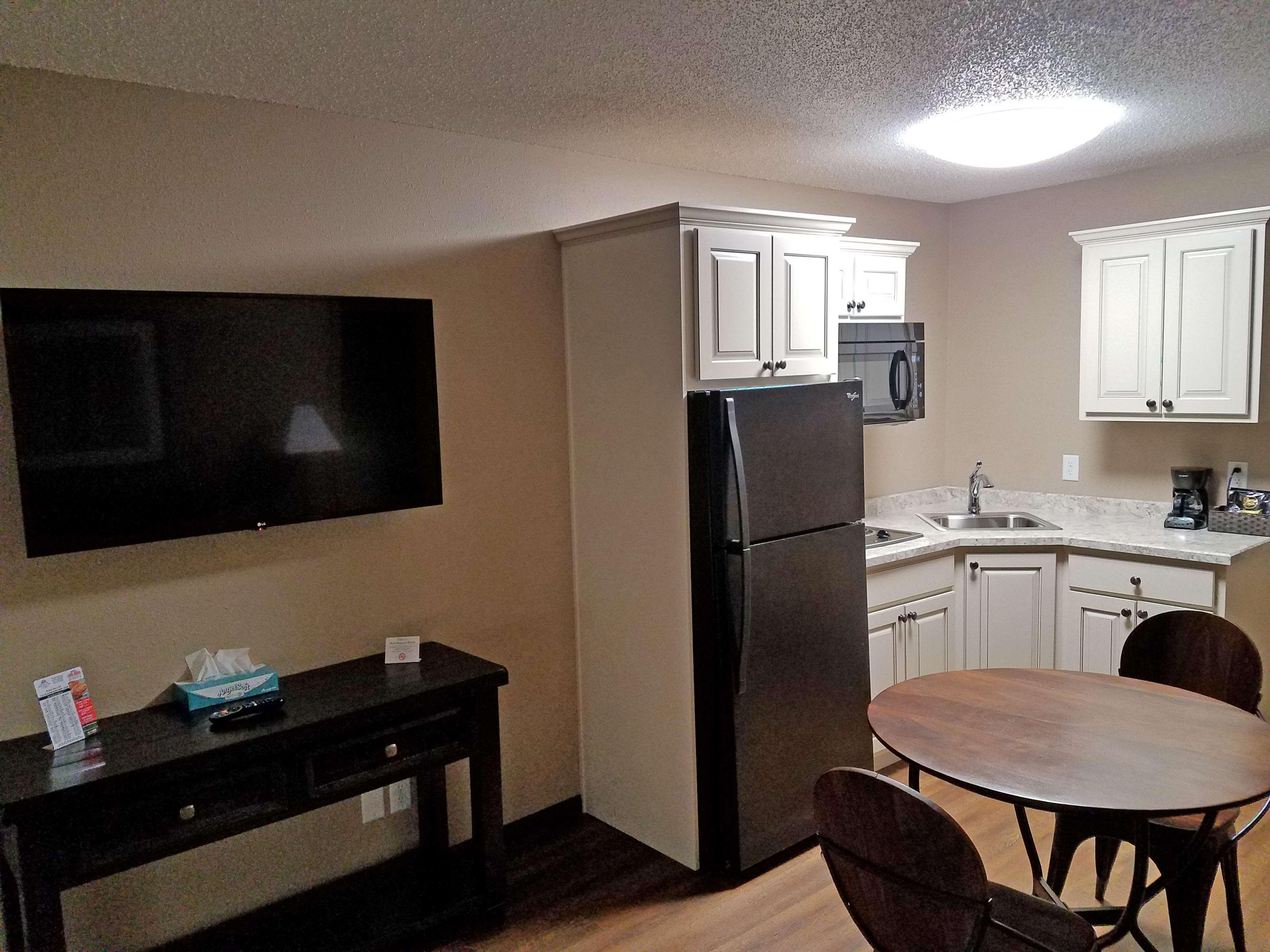 Americas Best Value Inn And Suites Bismarck Esterno foto