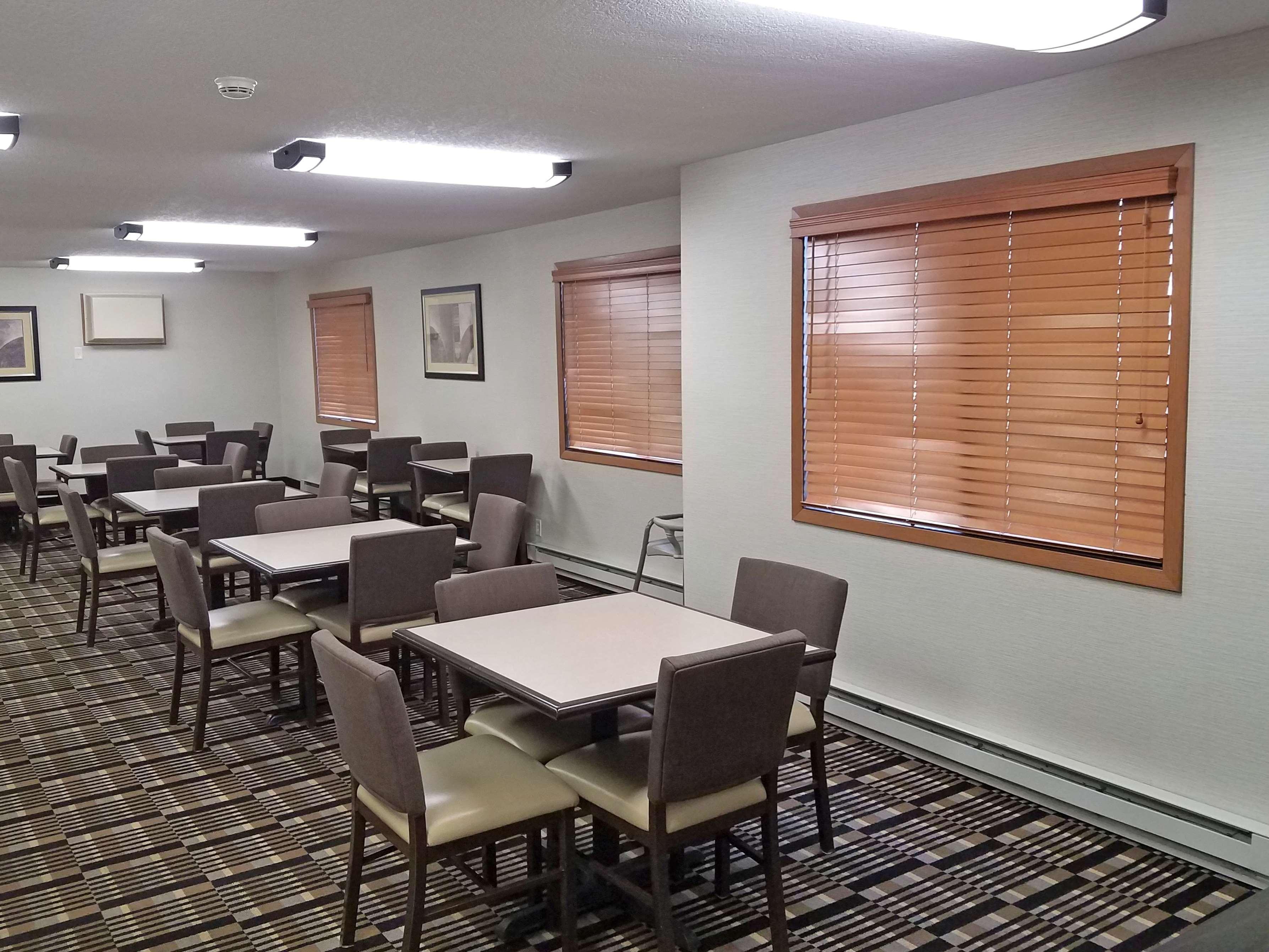 Americas Best Value Inn And Suites Bismarck Esterno foto