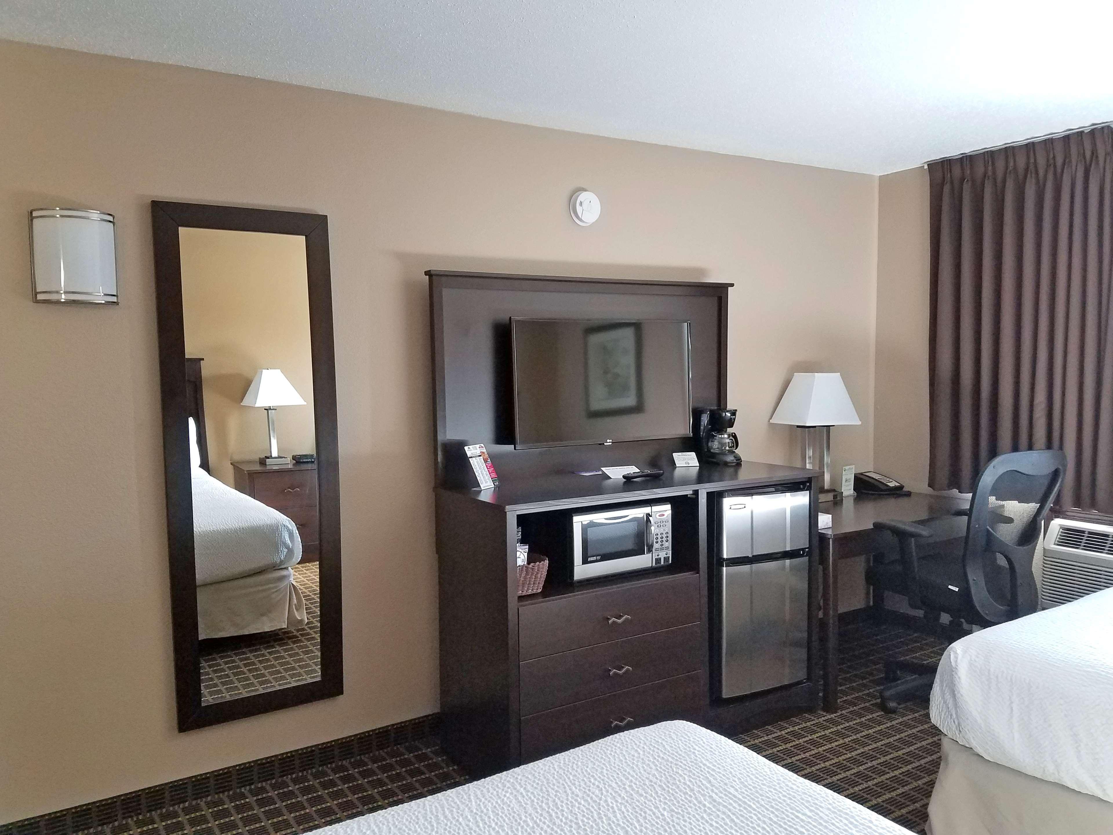 Americas Best Value Inn And Suites Bismarck Esterno foto