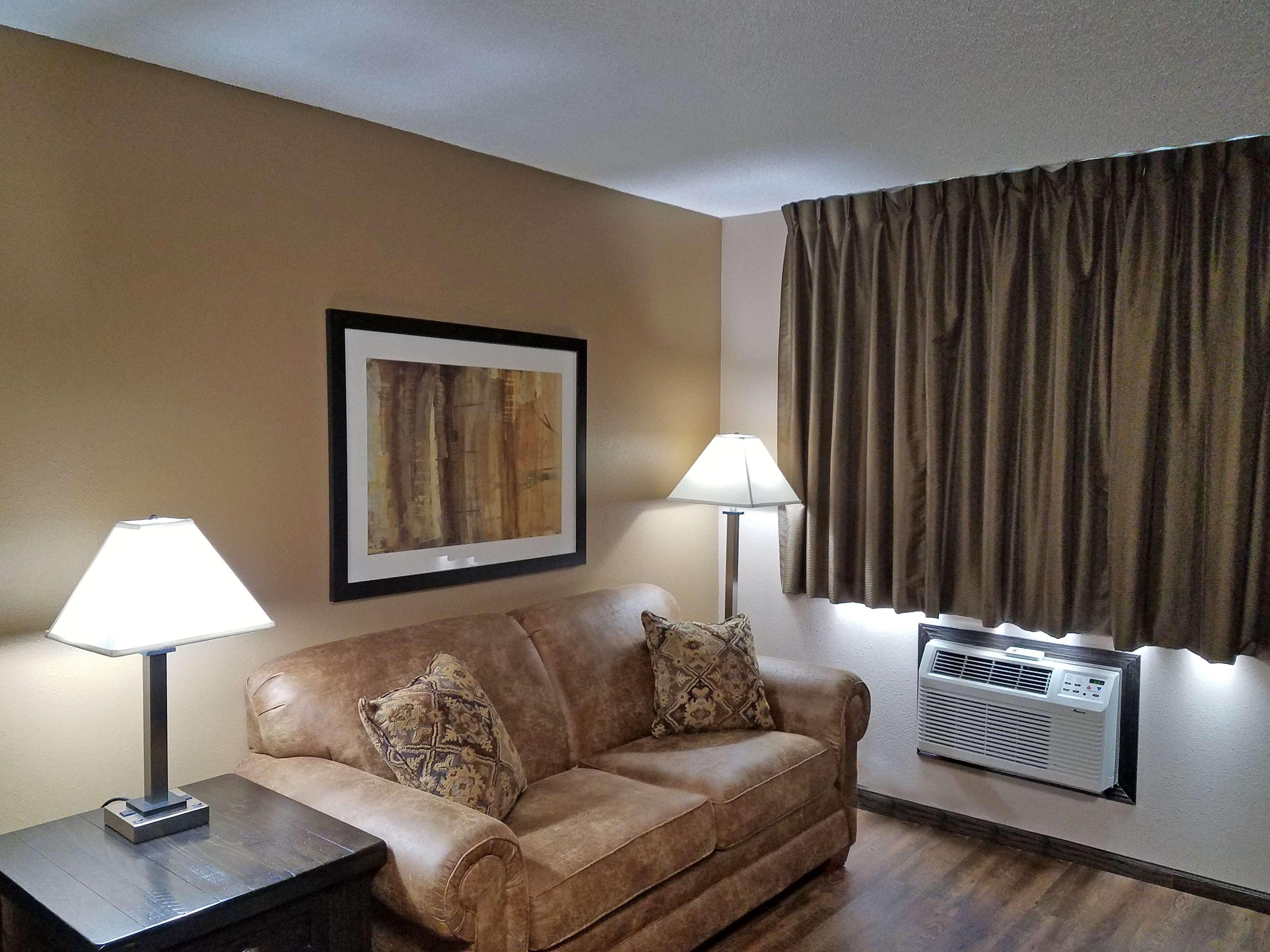 Americas Best Value Inn And Suites Bismarck Esterno foto
