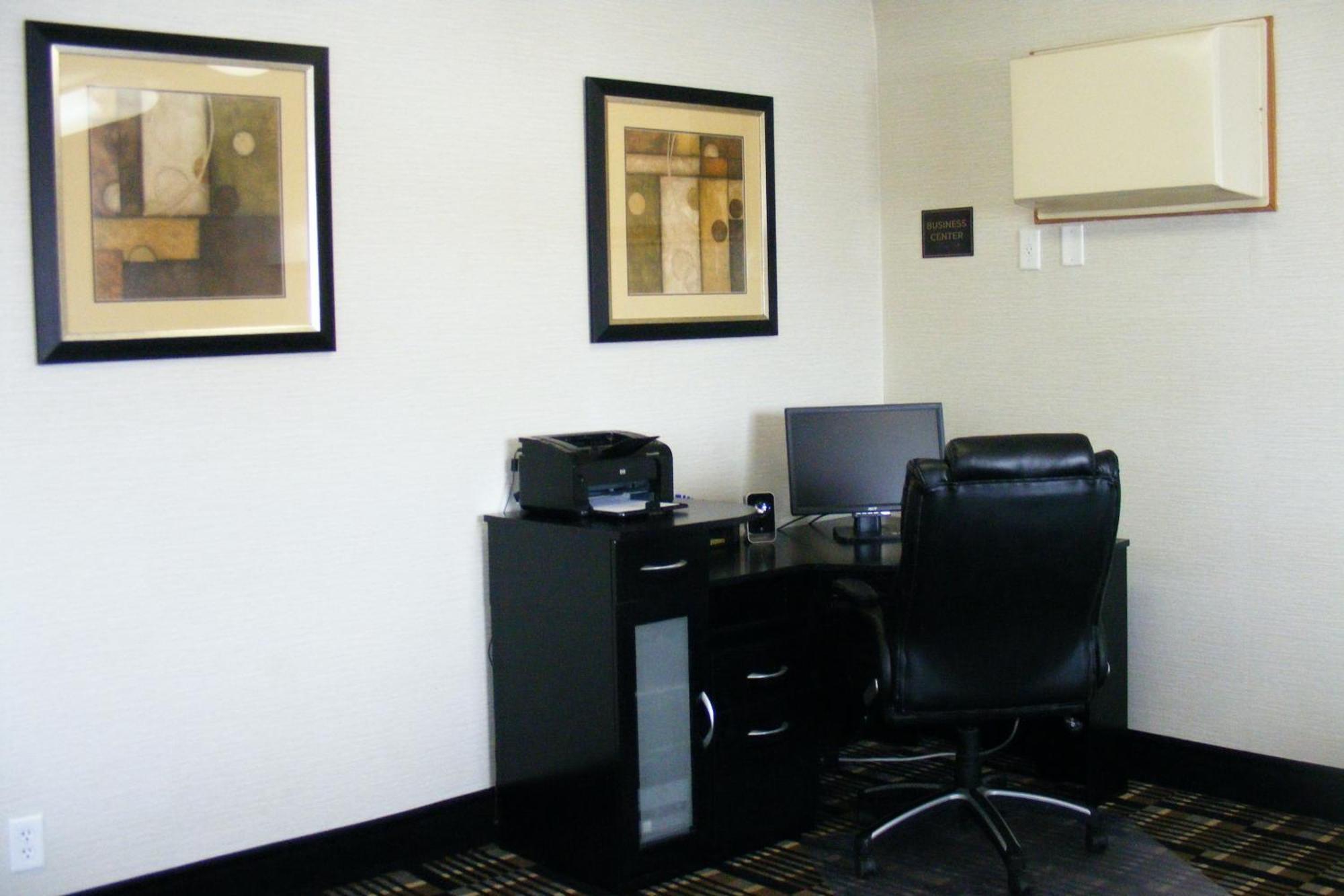 Americas Best Value Inn And Suites Bismarck Esterno foto