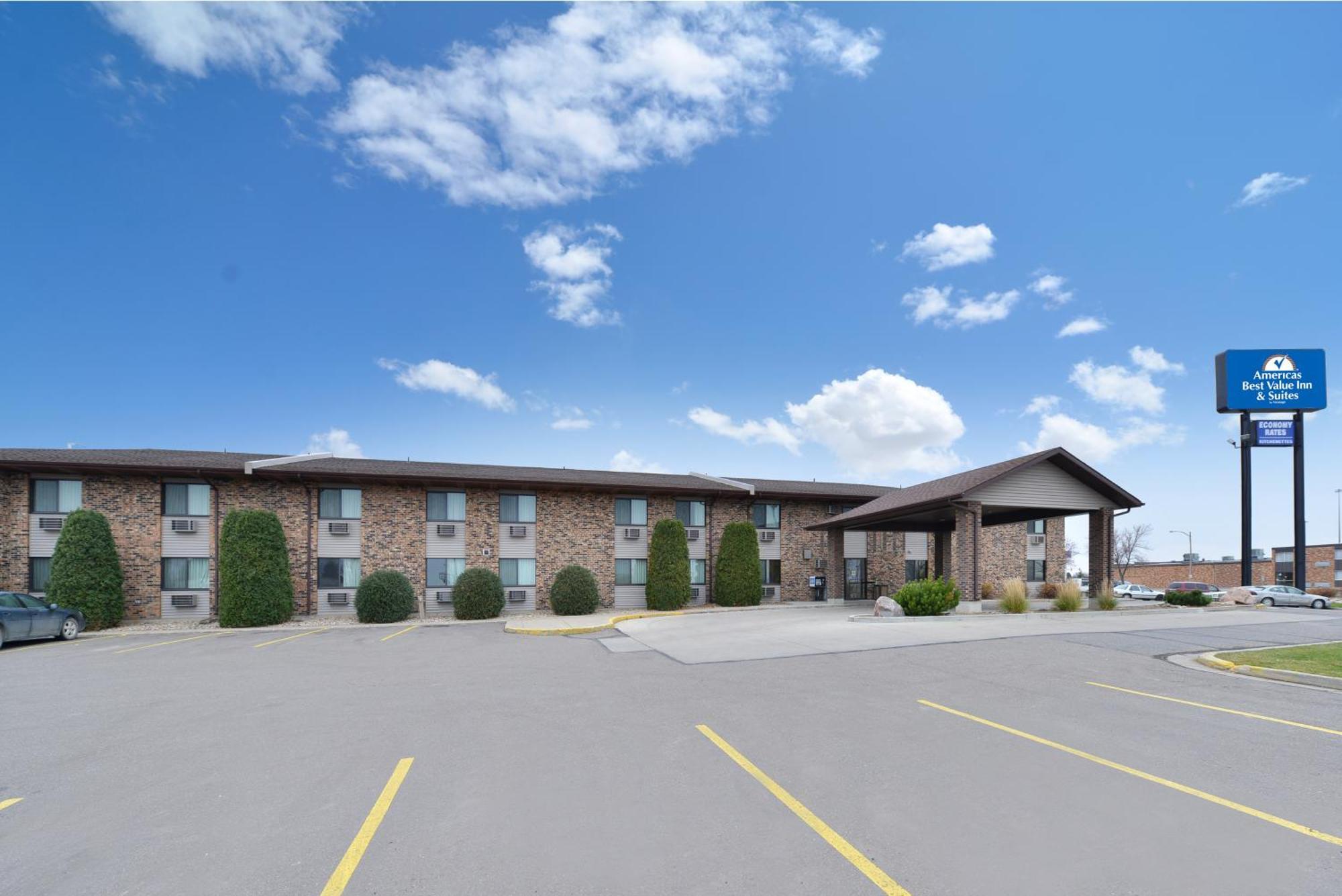 Americas Best Value Inn And Suites Bismarck Esterno foto
