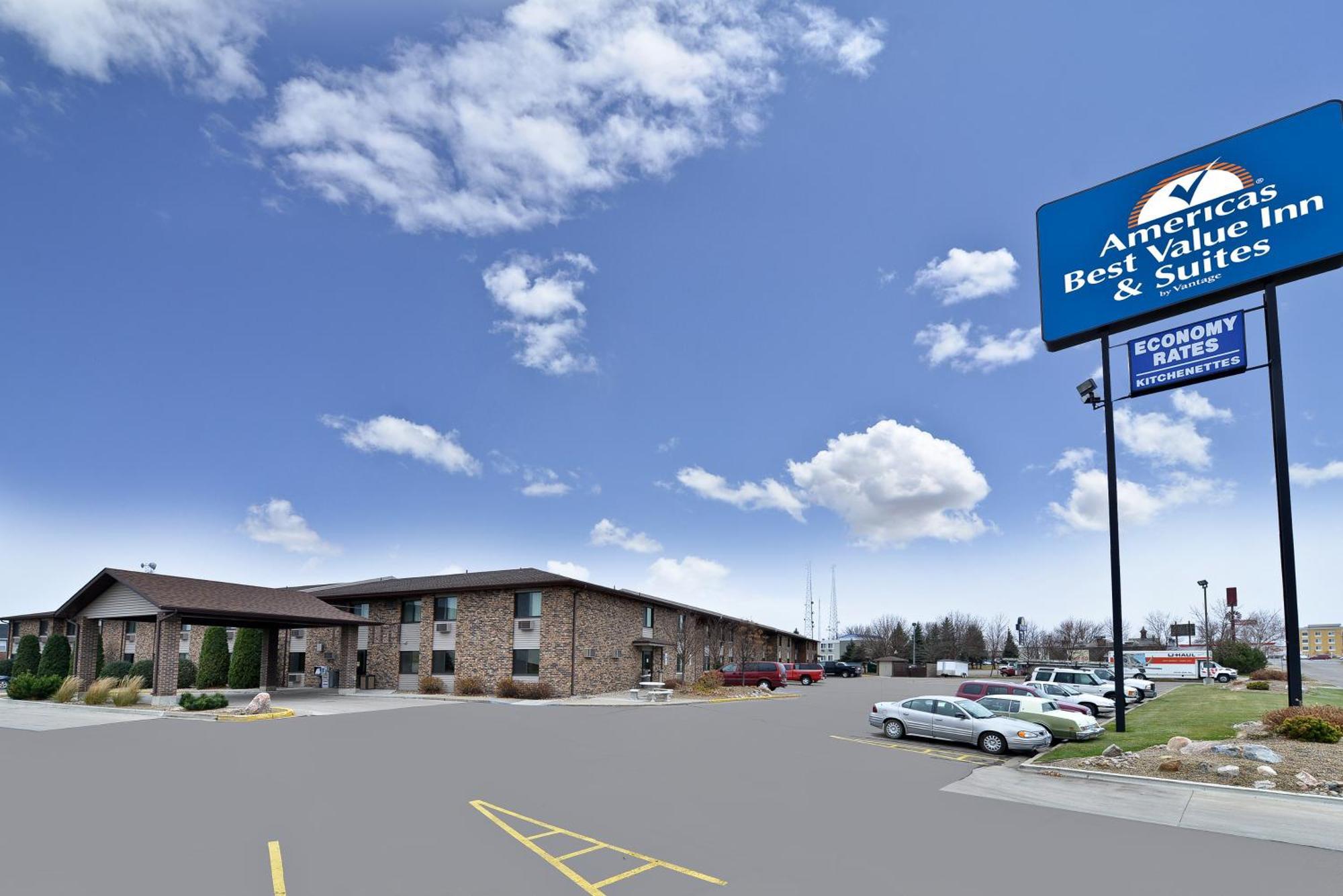 Americas Best Value Inn And Suites Bismarck Esterno foto