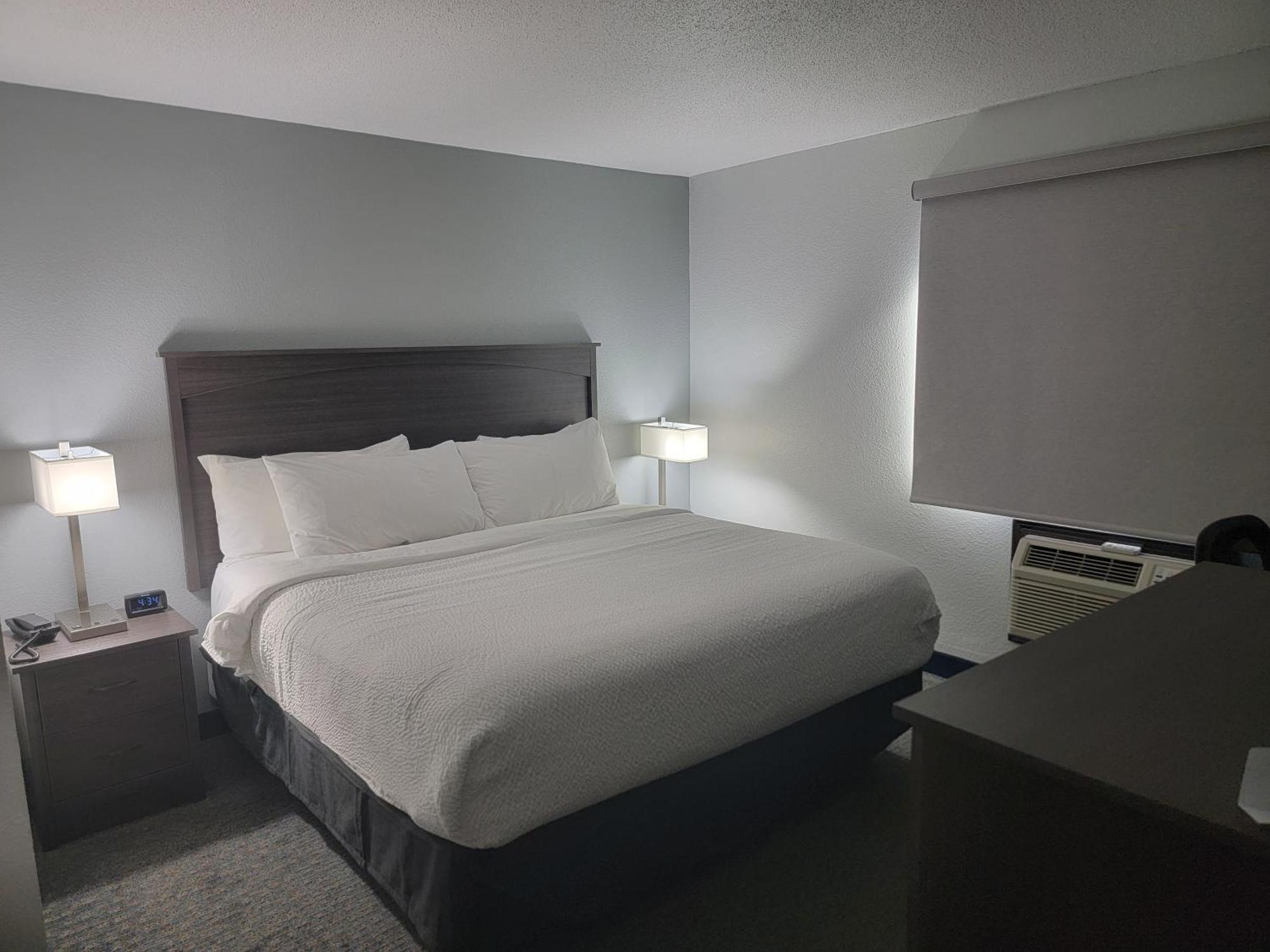 Americas Best Value Inn And Suites Bismarck Esterno foto