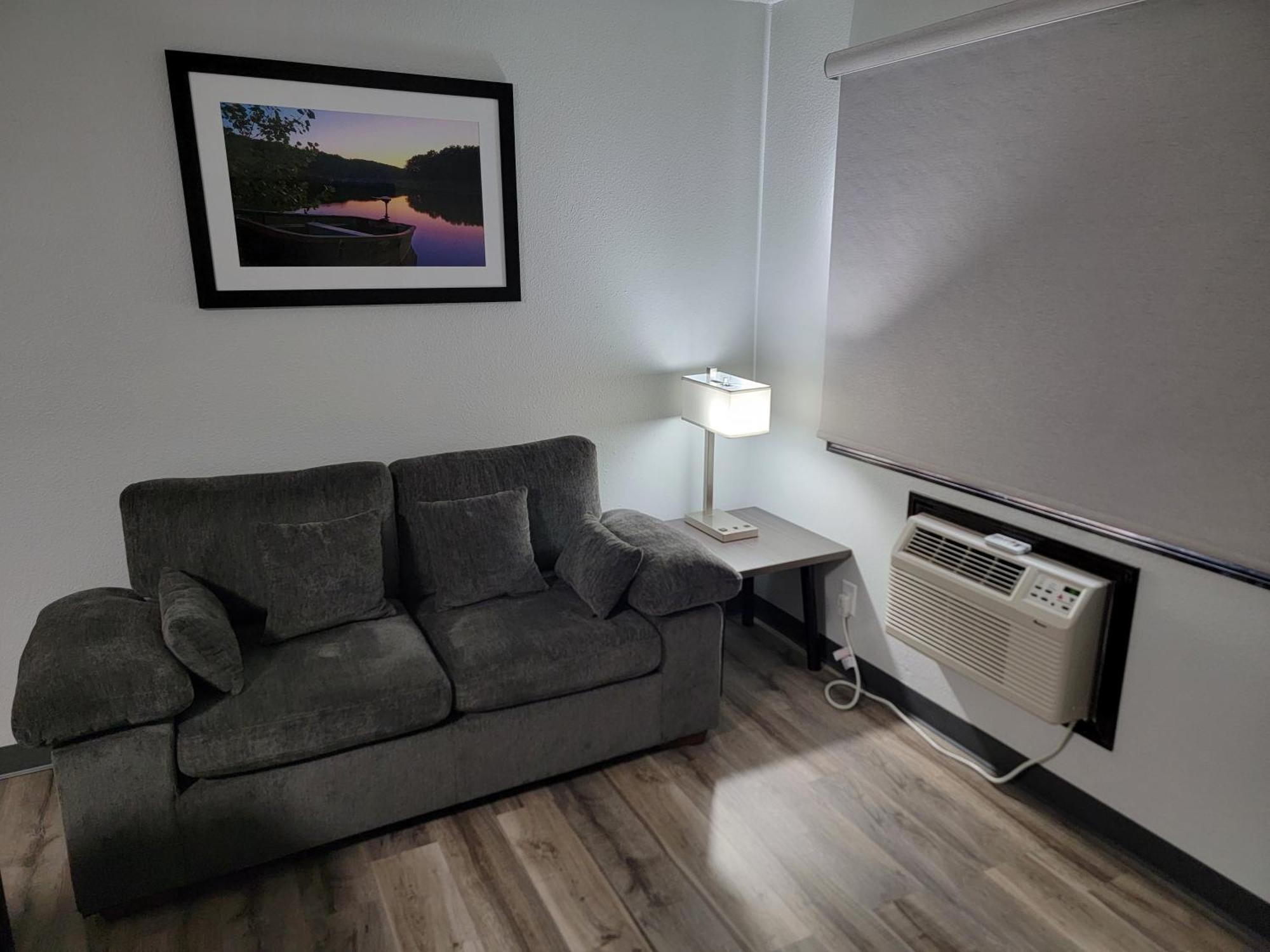 Americas Best Value Inn And Suites Bismarck Esterno foto
