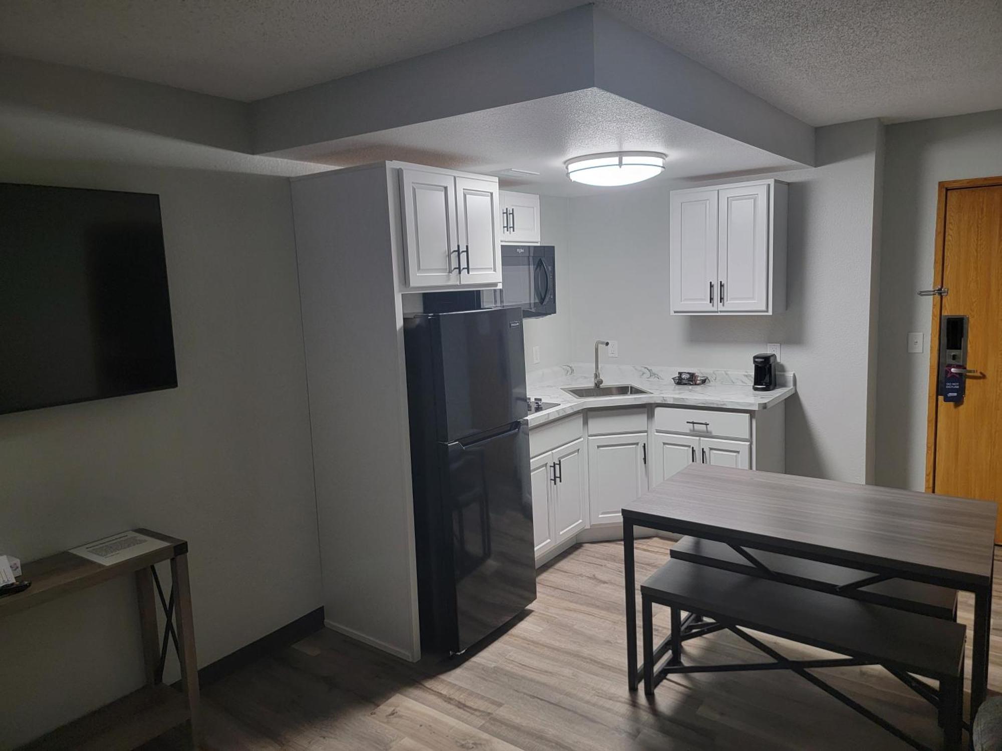Americas Best Value Inn And Suites Bismarck Esterno foto